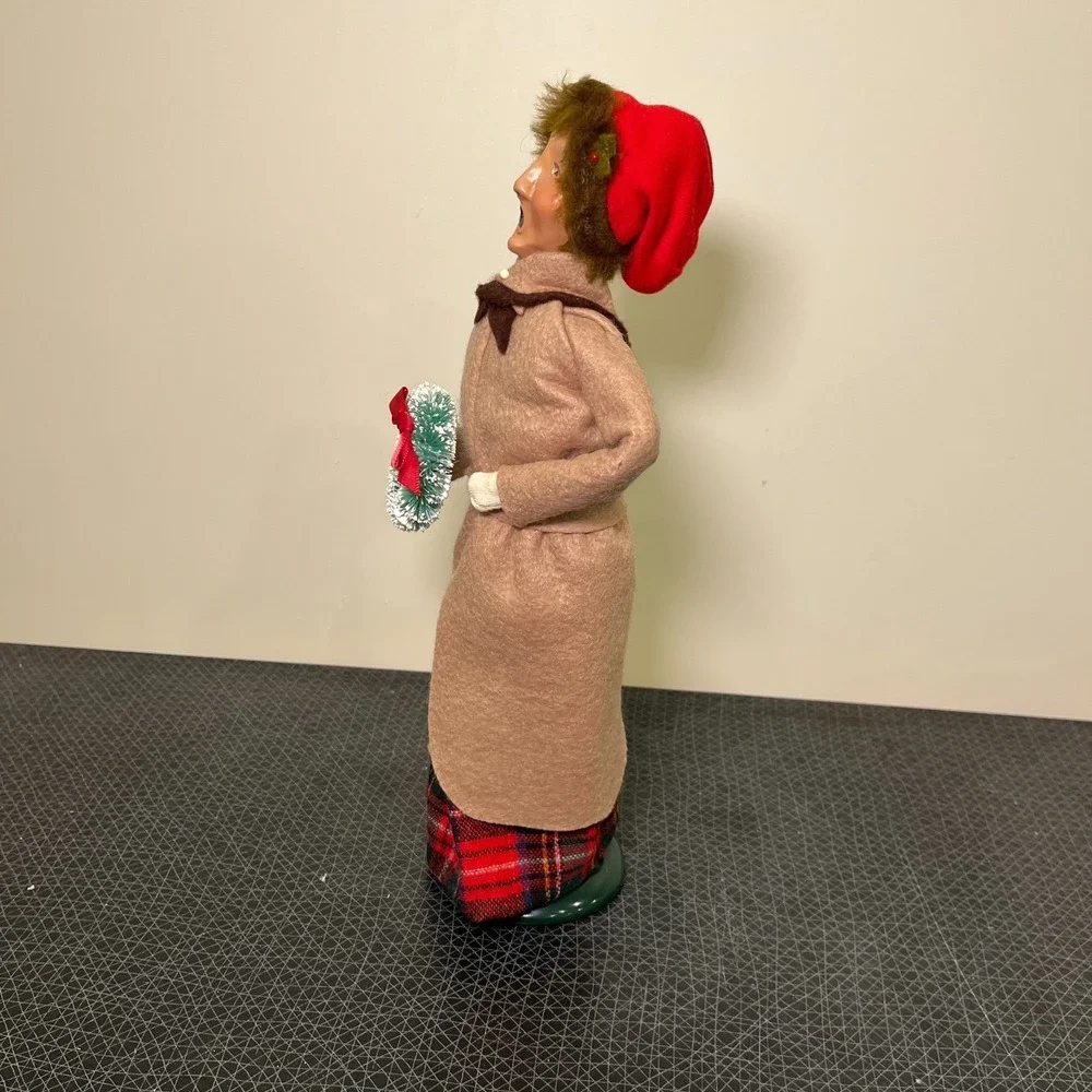 Byers Choice‎ Caroler Woman with Wreath, Brown Trenchcoat, Fur Lined Cap, Plaid
